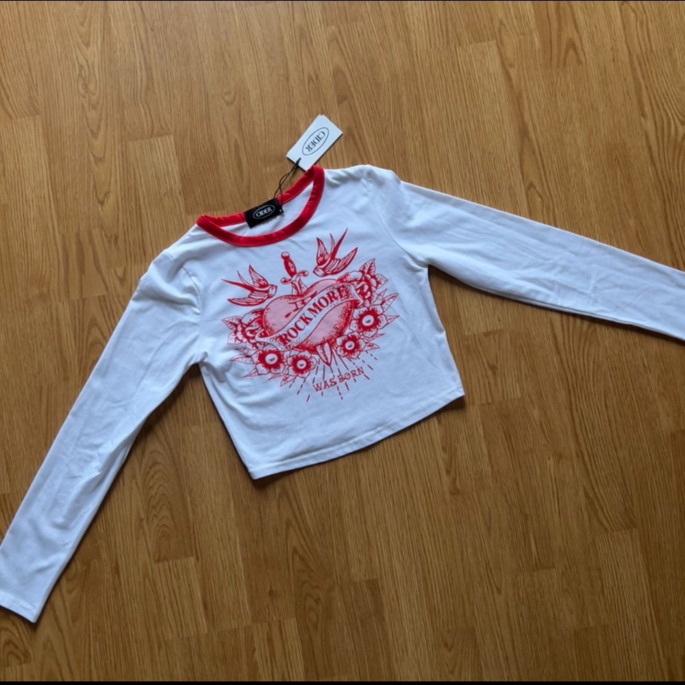 CIDER red/white grunge cropped long sleeve rock heart top